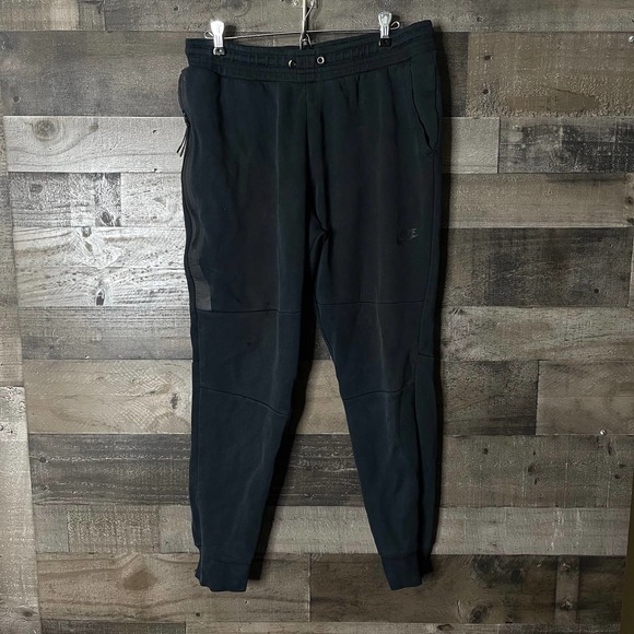 SOLD Nike Sportswear Tech Fleece Joggers Large - Picture 1 of 6